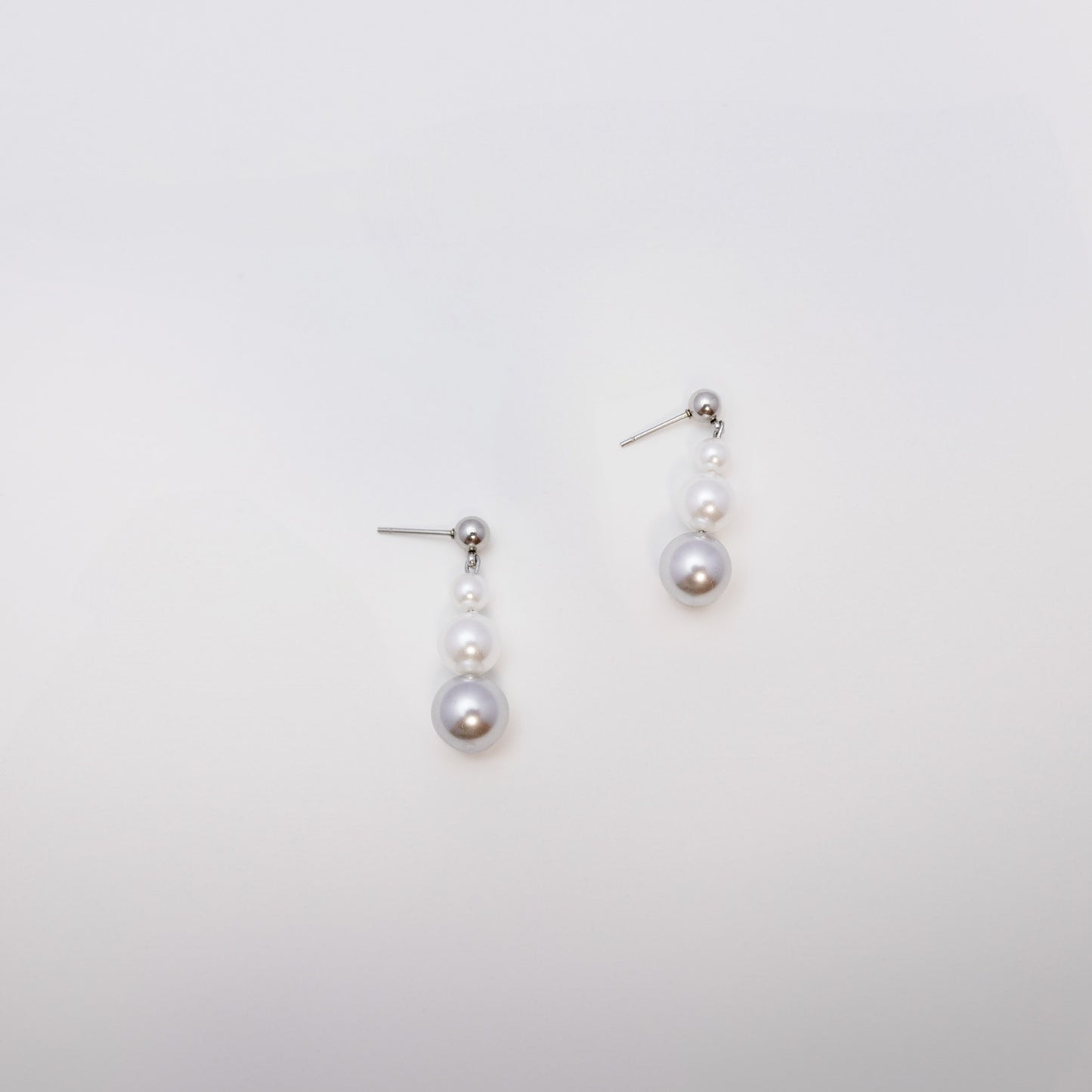 Summertime Vermeer | Silver Gray Pearl Earrings