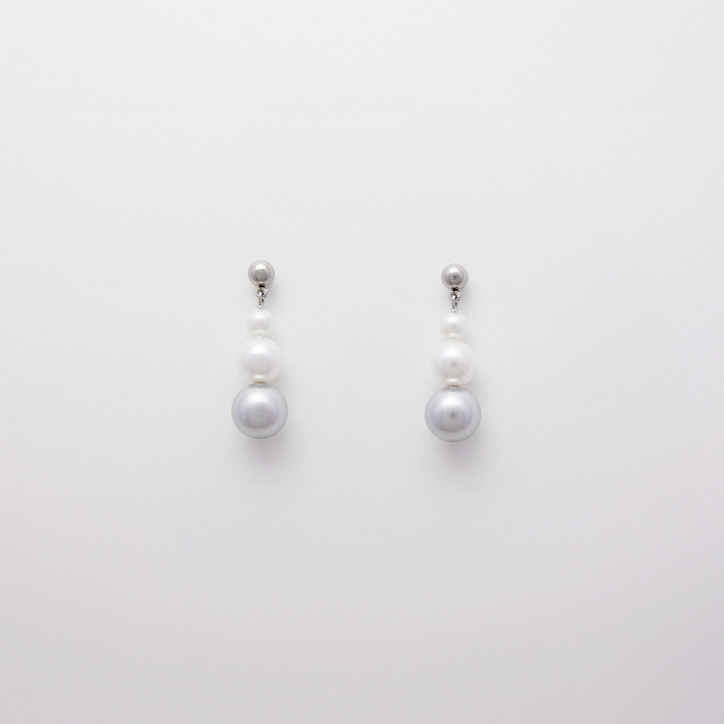 Summertime Vermeer | Silver Gray Pearl Earrings