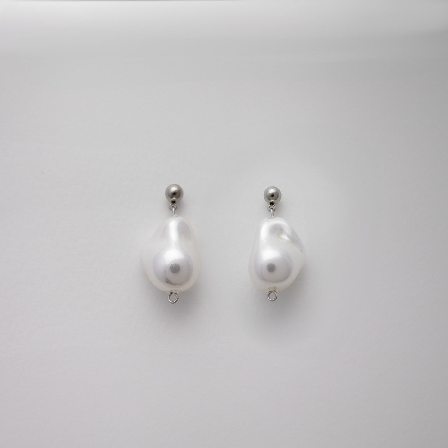 Summertime Vermeer | Dangling Baroque Pearl Earrings