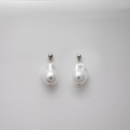 Summertime Vermeer | Dangling Baroque Pearl Earrings