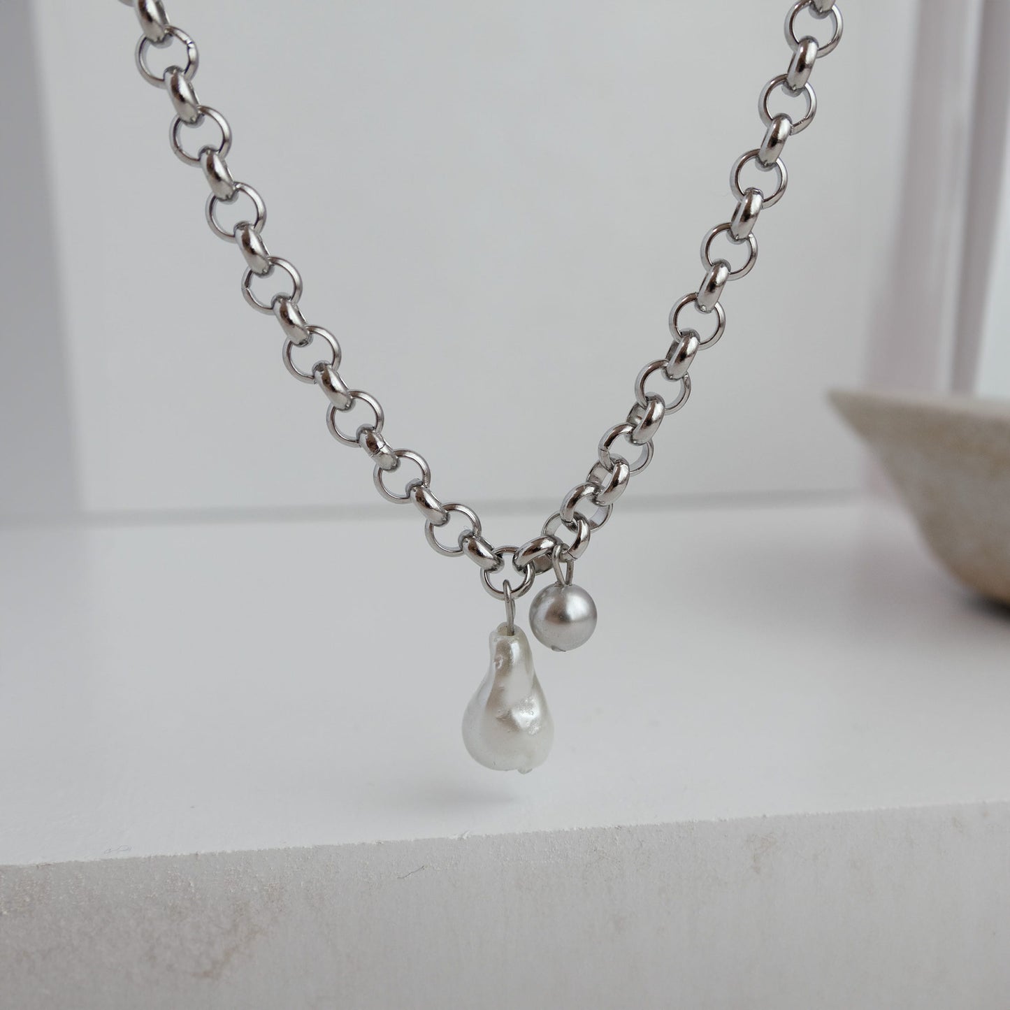 Summertime Vermeer | Chain Link Pearl Necklace