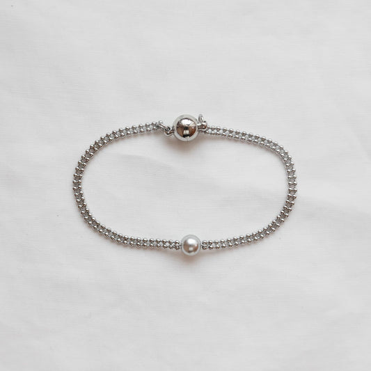 Summer Vermeer| Madama Silver Pearl Bracelet