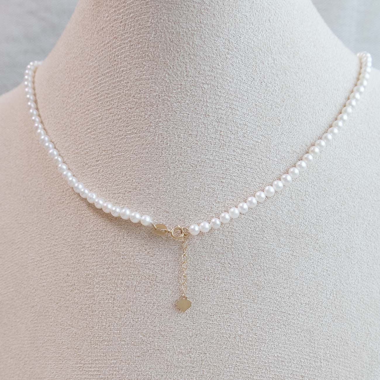 Lumière Mini Pearl Necklace with Heart Pendant: