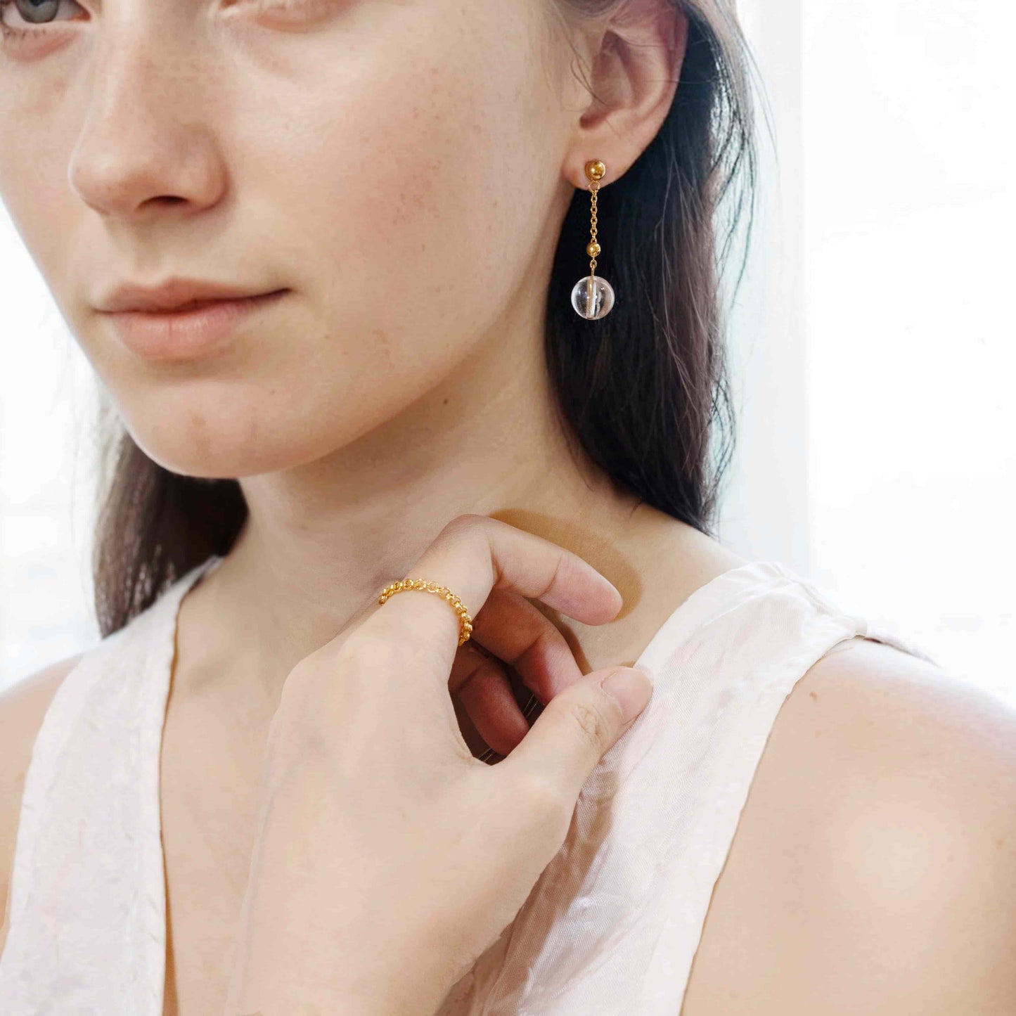 Summertime Vermeer|Dangling Gold Chain Clear Quartz Earrings (Limited Edition)