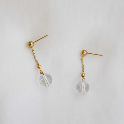 Summertime Vermeer|Dangling Gold Chain Clear Quartz Earrings (Limited Edition)